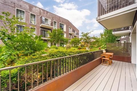 2 bedroom flat for sale, Cleveland Street, LONDON W1T
