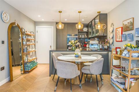 2 bedroom flat for sale, Cleveland Street, LONDON W1T