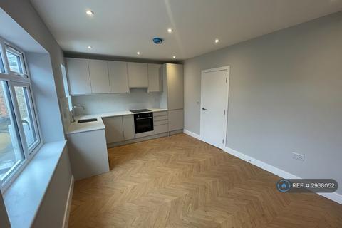 3 bedroom flat to rent, Footscray Road, London, SE9