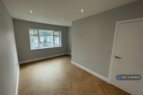 3 bedroom flat to rent, Footscray Road, London, SE9