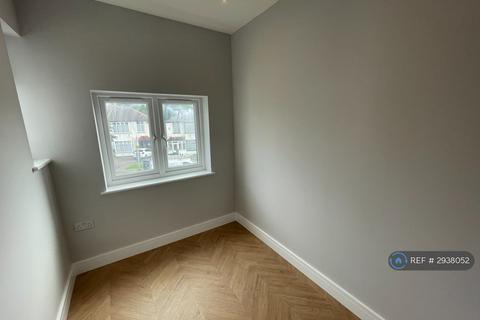 3 bedroom flat to rent, Footscray Road, London, SE9