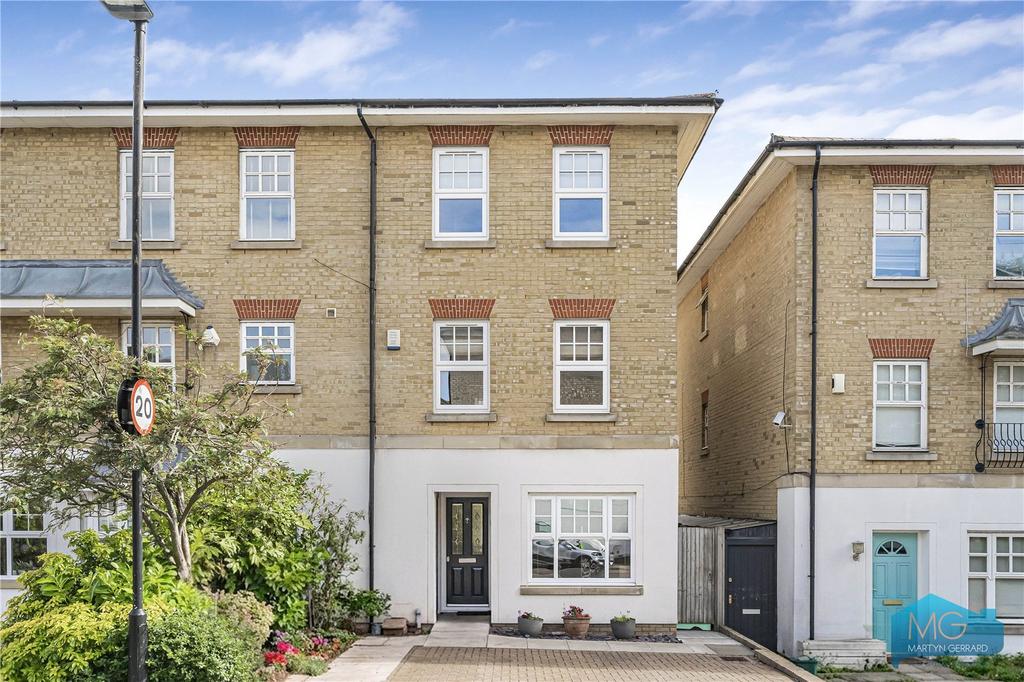 4 bedroom end of terrace house for sale