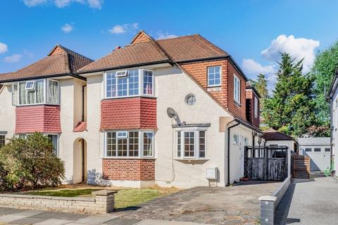 Lawrence Avenue, New Malden, KT3