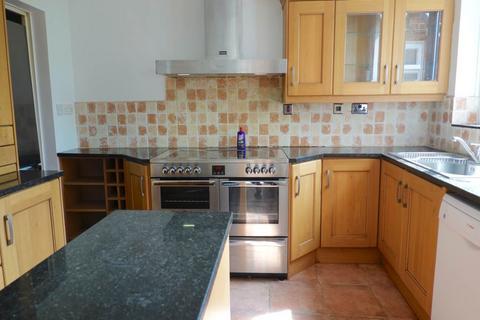 4 bedroom semi-detached house to rent, Newmarket Road, Cambridge, CB5
