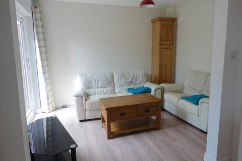 4 bedroom semi-detached house to rent, Newmarket Road, Cambridge, CB5