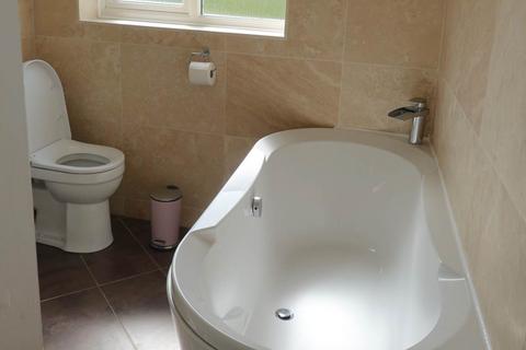 4 bedroom semi-detached house to rent, Newmarket Road, Cambridge, CB5