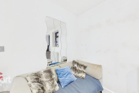 1 bedroom flat for sale, East Street, EPSOM