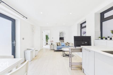 1 bedroom flat for sale, East Street, EPSOM
