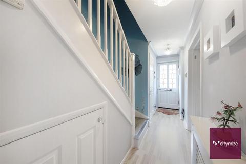 3 bedroom end of terrace house for sale, Barley Lane, Romford