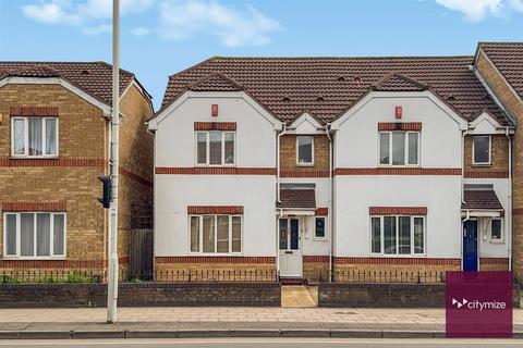 3 bedroom end of terrace house for sale, Barley Lane, Romford