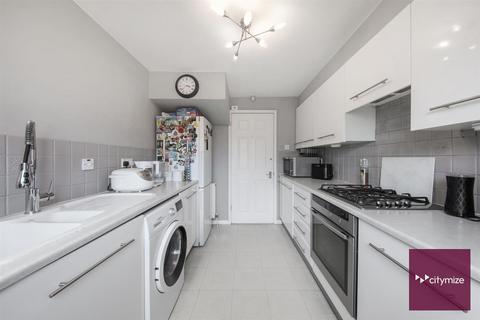 3 bedroom end of terrace house for sale, Barley Lane, Romford