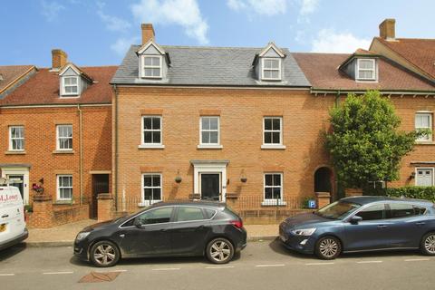 4 bedroom terraced house to rent, Ravensdale, Swindon SN1