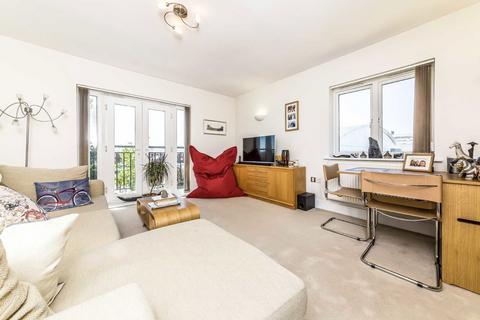 2 bedroom flat for sale, Pavilion Square, London SW17