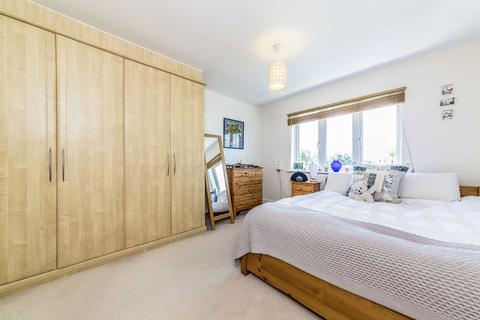 2 bedroom flat for sale, Pavilion Square, London SW17