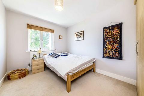 2 bedroom flat for sale, Pavilion Square, London SW17