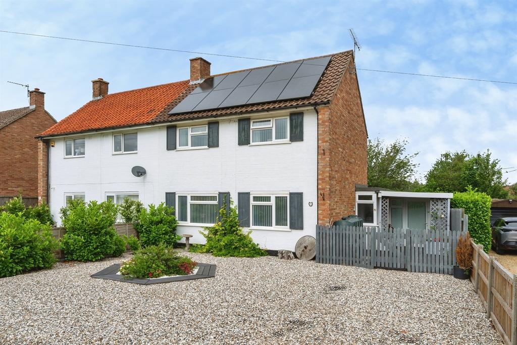 2 bedroom semi-detached house for sale