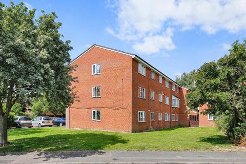2 bedroom flat for sale, Millhaven Close, Chadwell Heath, RM6