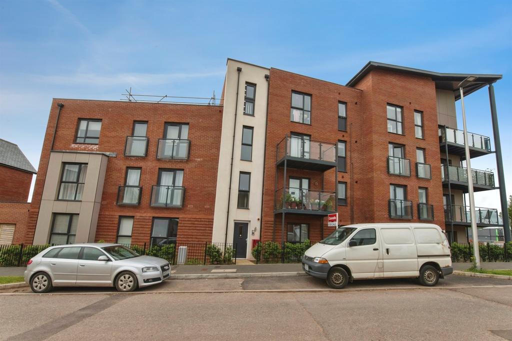 2 bedroom ground floor flat for sale