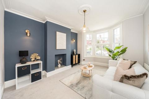 4 bedroom terraced house for sale, Radbourne Road, London SW12