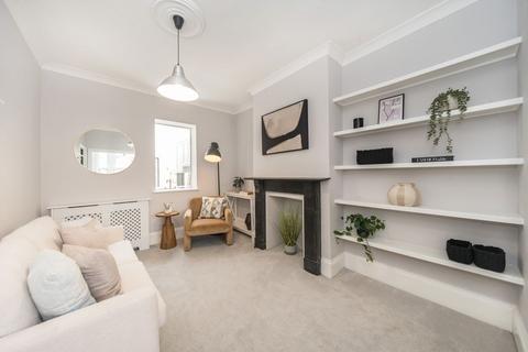 4 bedroom terraced house for sale, Radbourne Road, London SW12
