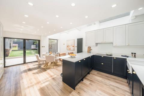 4 bedroom terraced house for sale, Radbourne Road, London SW12
