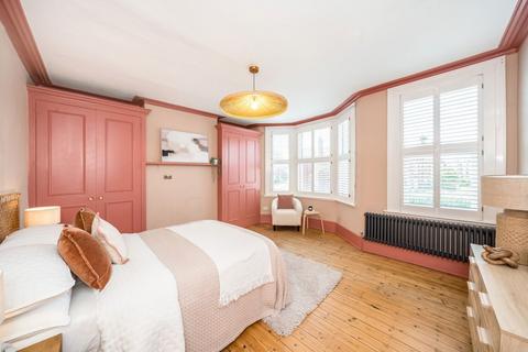 4 bedroom terraced house for sale, Radbourne Road, London SW12