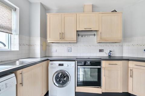 undefined, Sunbury-On-Thames TW16