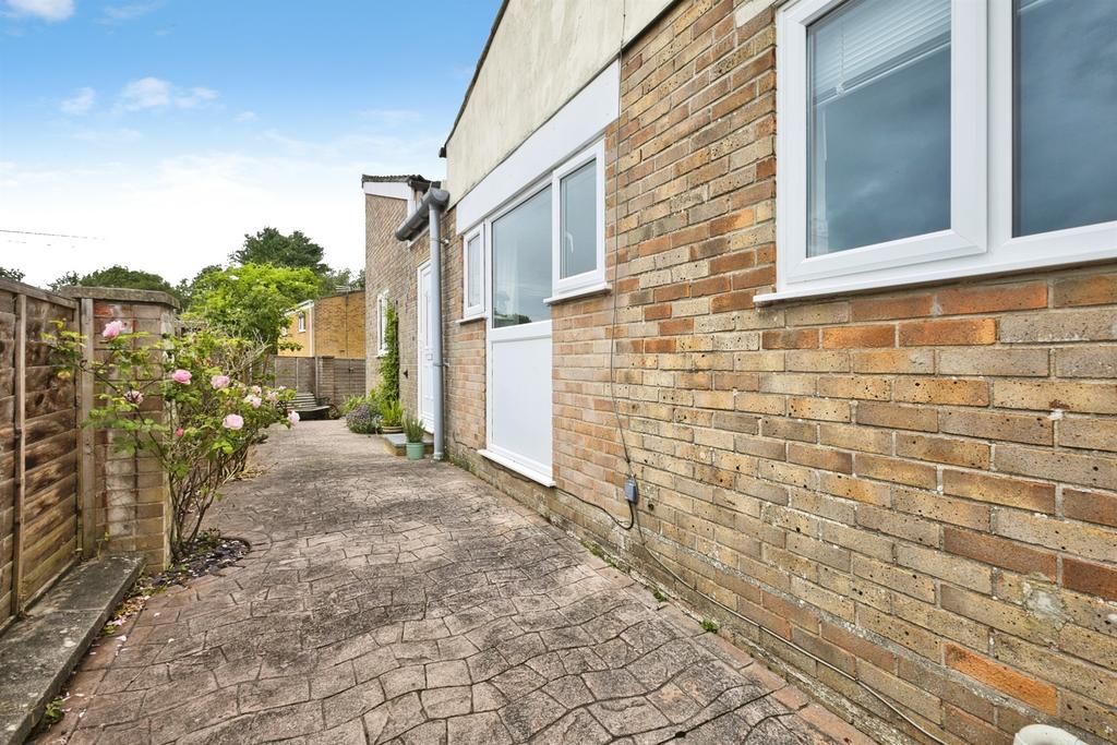 4 bedroom bungalow for sale