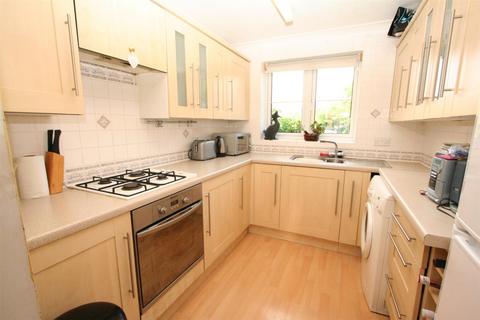 2 bedroom terraced house to rent, Lambourn Square, Valley Park, Chandlers Ford