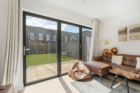 3 bedroom terraced house for sale, Colindale Gardens, Colindale Avenue, London, NW9