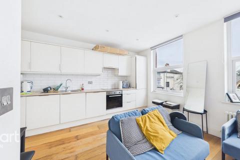 1 bedroom flat for sale, East Street, EPSOM