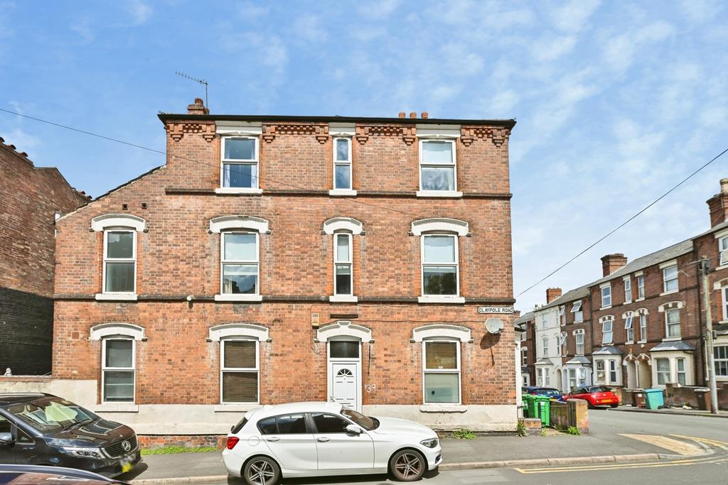 House in Nottingham, Hyson Green - View 2