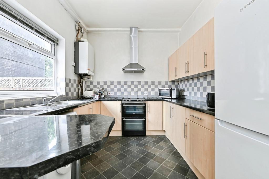 House in Nottingham, Hyson Green - View 3