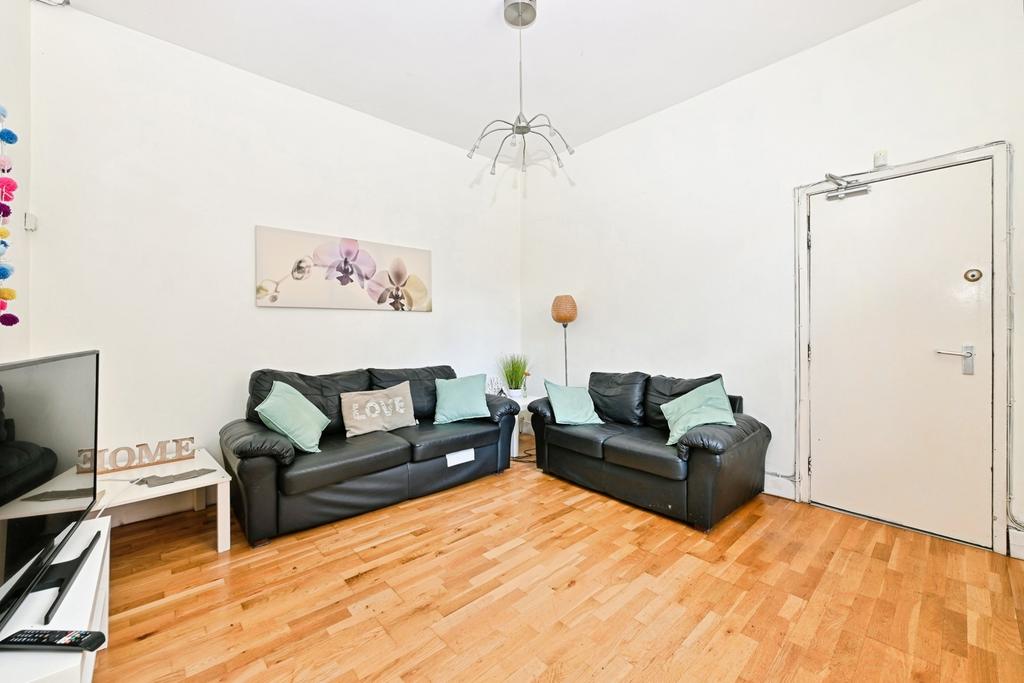 House in Nottingham, Hyson Green - View 4