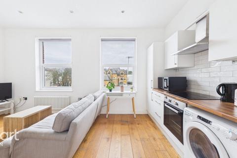 1 bedroom flat for sale, East Street, EPSOM