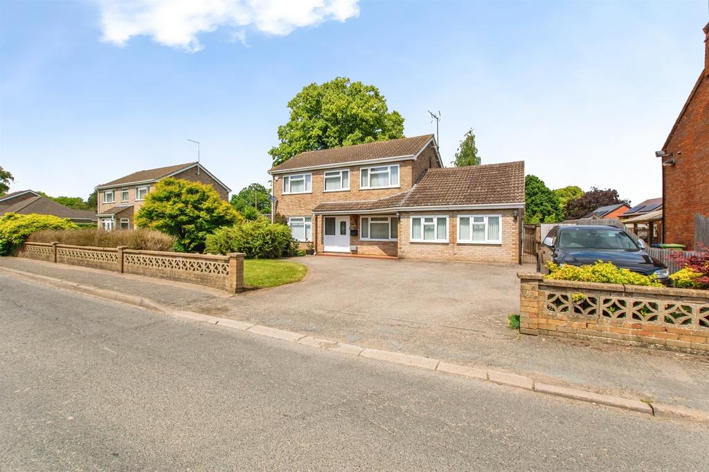 4 bedroom detached house for sale