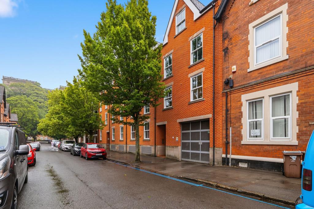 2 bedroom flat for sale