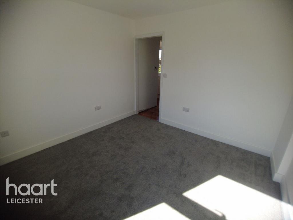 3 bedroom semi-detached house to rent