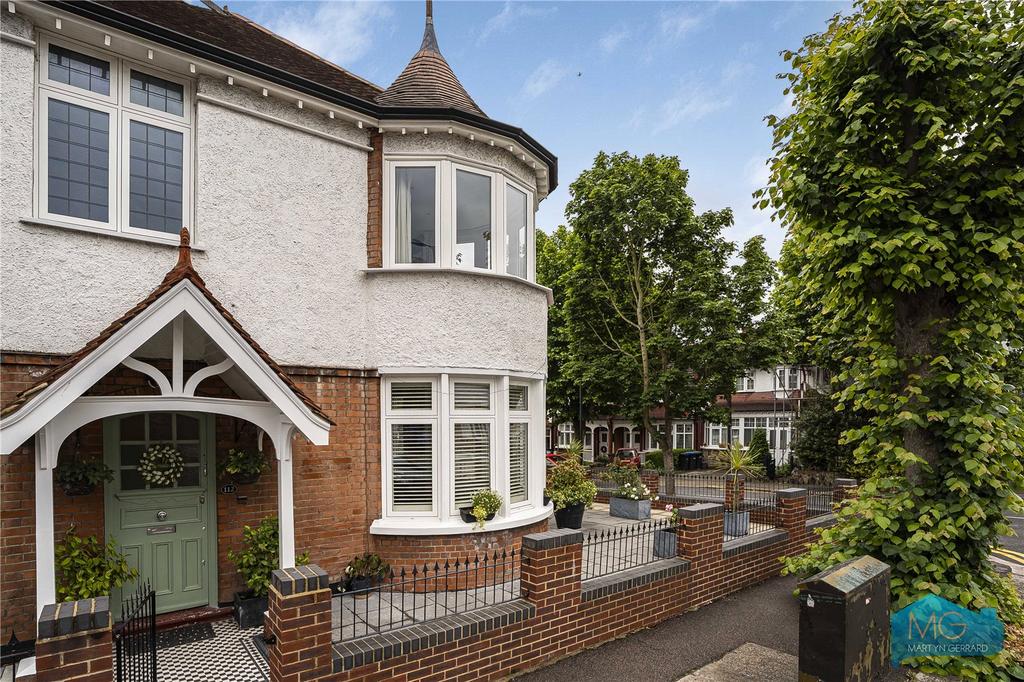 4 bedroom end of terrace house for sale