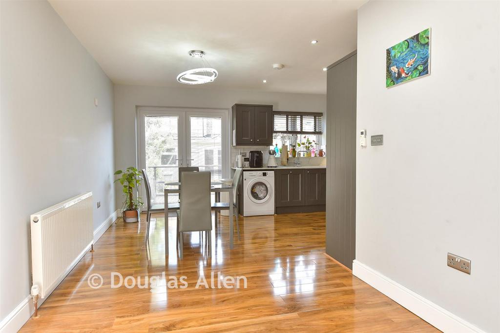 Kitchen/Dining Area