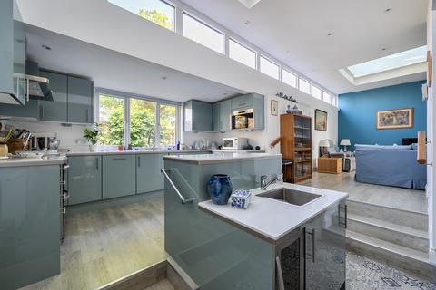 3 bedroom flat for sale, The Hornet, Chichester, PO19