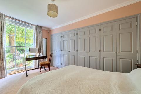 3 bedroom flat for sale, The Hornet, Chichester, PO19