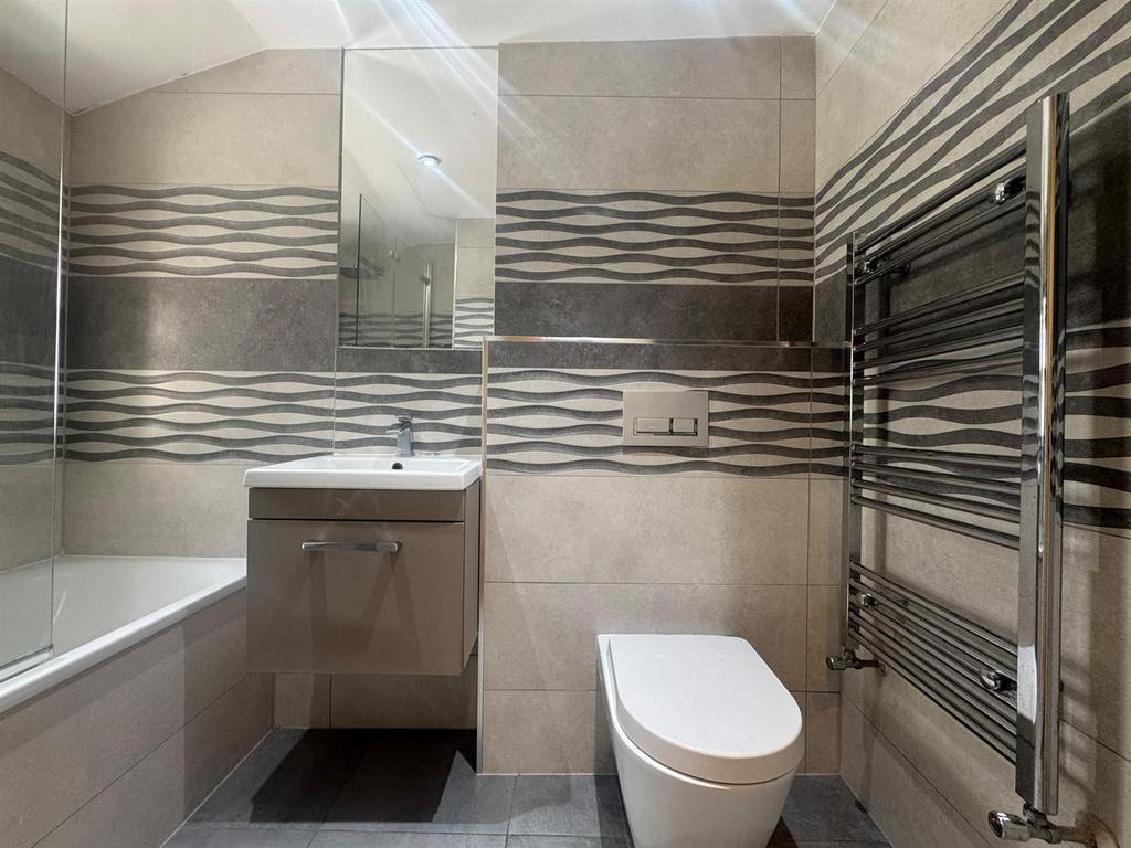 Apartment in Hornchurch - View 5