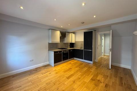 2 bedroom flat to rent, Station Lane, Hornchurch
