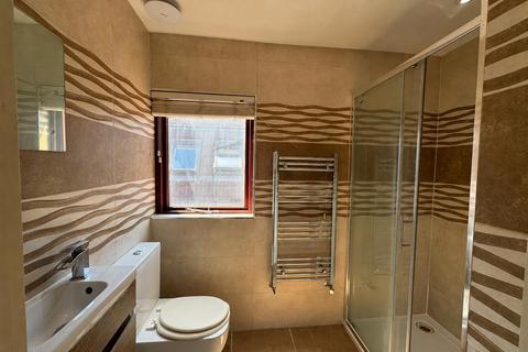 2 bedroom flat to rent, Station Lane, Hornchurch