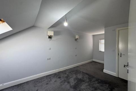 2 bedroom flat to rent, Station Lane, Hornchurch