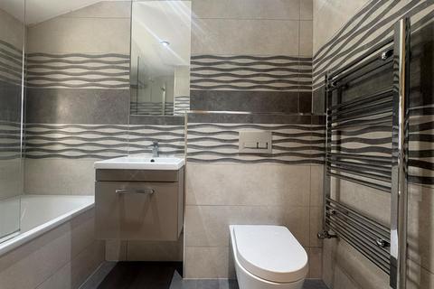 2 bedroom flat to rent, Station Lane, Hornchurch