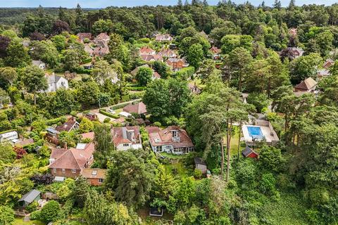 3 bedroom chalet for sale, Black Pond Lane, Lower Bourne, Farnham