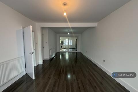 5 bedroom terraced house to rent, Lady Margaret Road, Southall, UB1
