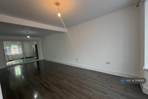 5 bedroom terraced house to rent, Lady Margaret Road, Southall, UB1